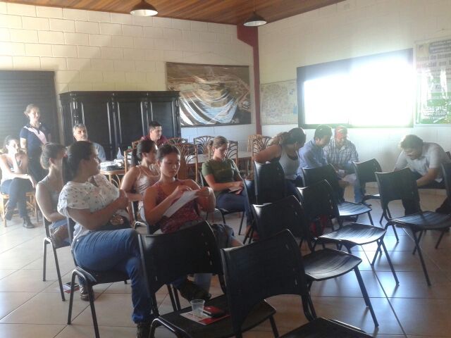 Alunos do curso de Zootecnia da UEL realizam visita técnica ao CEM